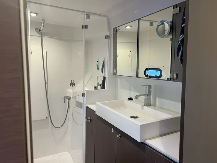 Encore Yacht Photos Pics Modern bathroom in 2020 Bali 4.1 yacht with shower and sleek vanity.