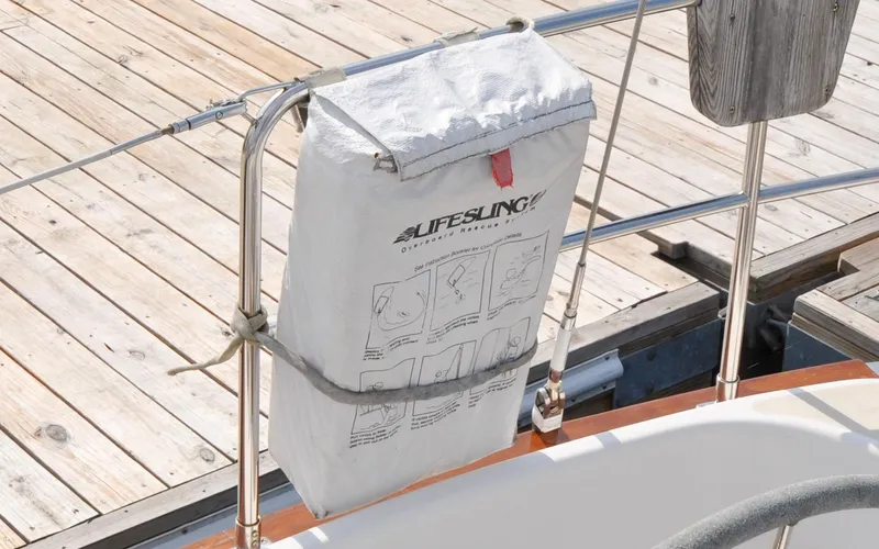 Diamond Yacht Photos Pics Tartan 4100 - Diamond - Cockpit - Life Sling