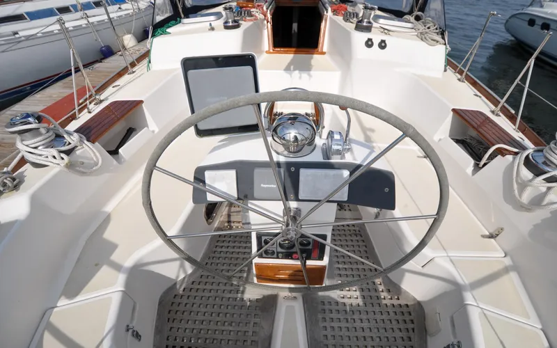 Diamond Yacht Photos Pics Tartan 4100 - Diamond - Cockpit - Helm Station