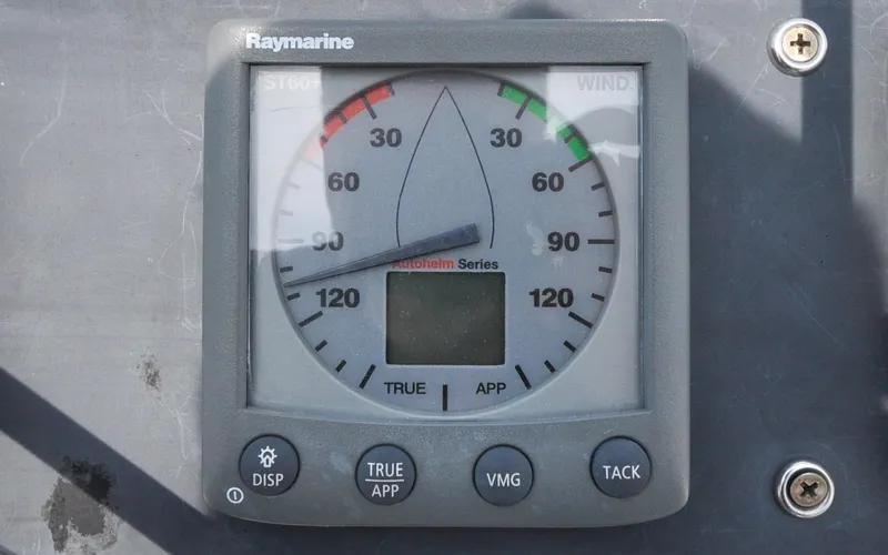 Diamond Yacht Photos Pics Tartan 4100 - Diamond - Cockpit - Helm Station - Wind Display