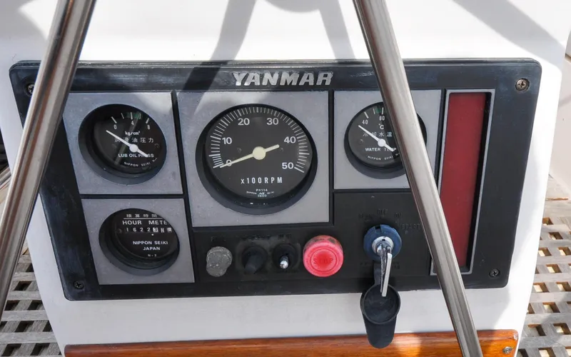 Diamond Yacht Photos Pics Tartan 4100 - Diamond - Cockpit - Engine Panel