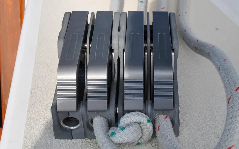 Diamond Yacht Photos Pics Tartan 4100 - Diamond - Cockpit - Starboard Clutches