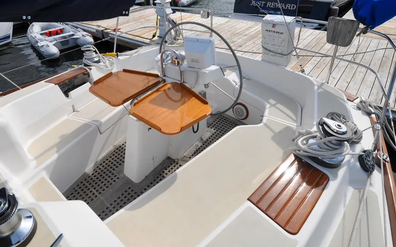 Diamond Yacht Photos Pics Tartan 4100 - Diamond - Cockpit - Table