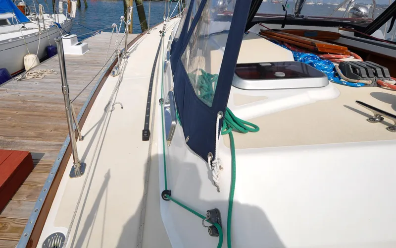 Diamond Yacht Photos Pics Tartan 4100 - Diamond - Port Weather Deck