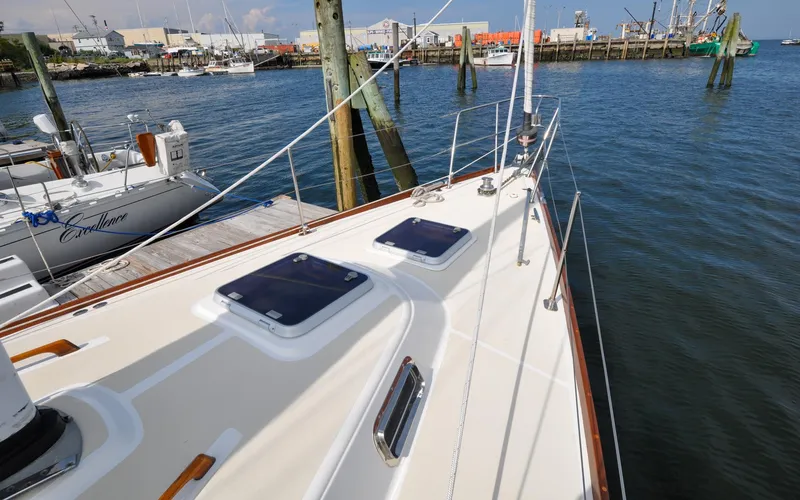 Diamond Yacht Photos Pics Tartan 4100 - Diamond - Foredeck