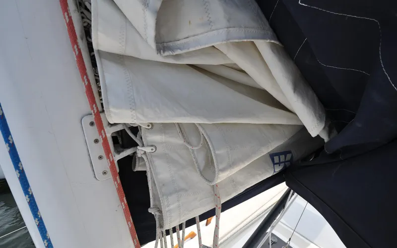 Diamond Yacht Photos Pics Tartan 4100 - Diamond - Mainsail