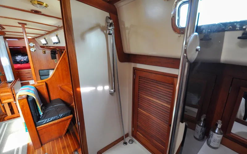 Diamond Yacht Photos Pics Tartan 4100 - Diamond - Head Compartment - Stall Shower