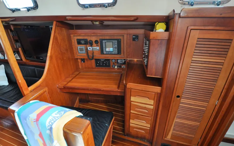 Diamond Yacht Photos Pics Tartan 4100 - Diamond - Navigation Station