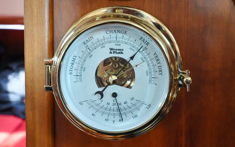 Diamond Yacht Photos Pics Tartan 4100 - Diamond - Salon - Barometer