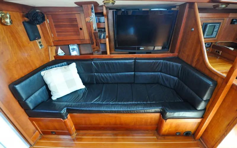Diamond Yacht Photos Pics Tartan 4100 - Diamond - Salon - Starboard Settee