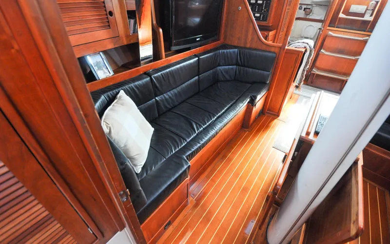 Diamond Yacht Photos Pics Tartan 4100 - Diamond - Salon - Starboard Settee