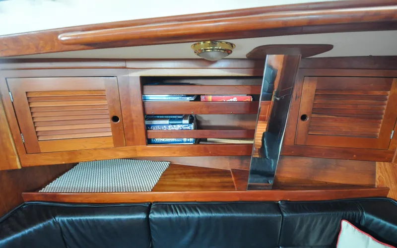 Diamond Yacht Photos Pics Tartan 4100 - Diamond - Salon - Port Outboard Storage