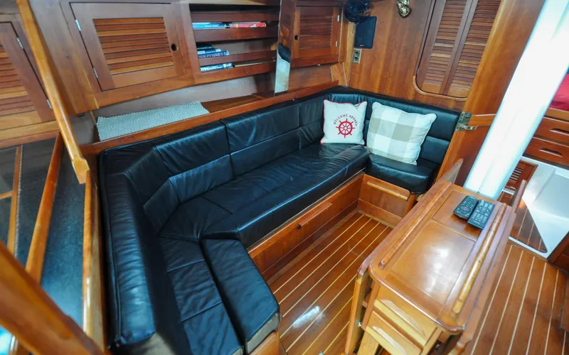 Diamond Yacht Photos Pics Tartan 4100 - Diamond - Salon - Port Settee