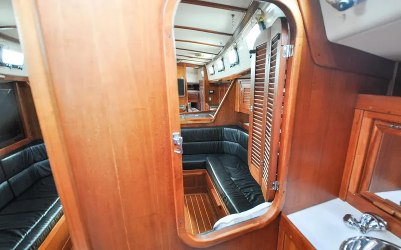 Diamond Yacht Photos Pics Tartan 4100 - Diamond - Forward Cabin - Opening to Salon