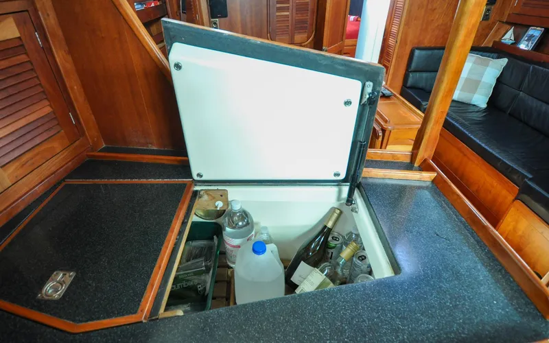 Diamond Yacht Photos Pics Tartan 4100 - Diamond - Galley - Fridge