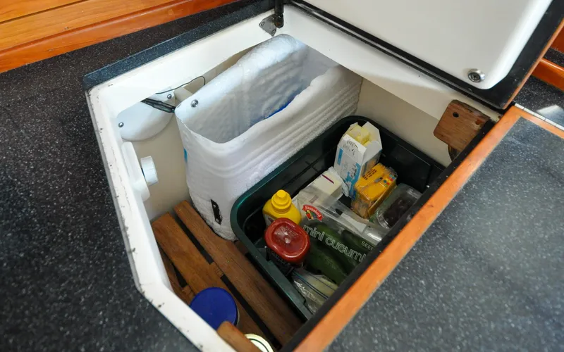 Diamond Yacht Photos Pics Tartan 4100 - Diamond - Galley - Fridge