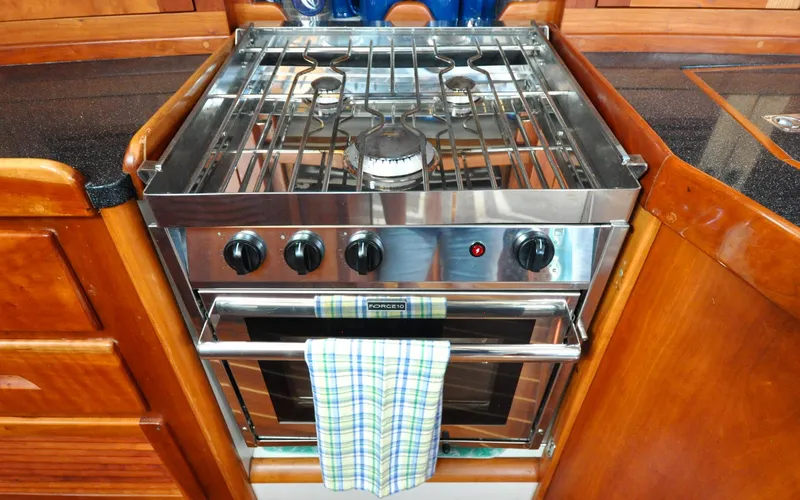 Diamond Yacht Photos Pics Tartan 4100 - Diamond - Galley - Propane Range