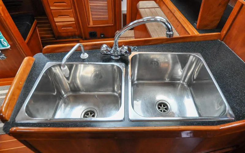 Diamond Yacht Photos Pics Tartan 4100 - Diamond - Galley - Sinks