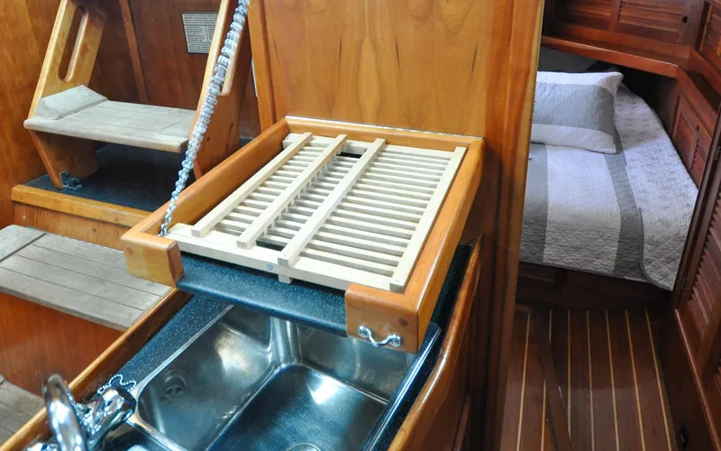 Diamond Yacht Photos Pics Tartan 4100 - Diamond - Galley - Drying Rack