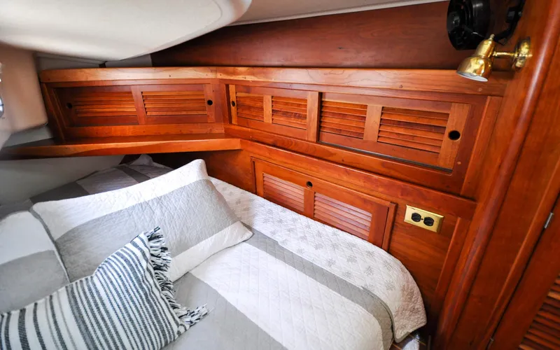 Diamond Yacht Photos Pics Tartan 4100 - Diamond - Aft Cabin - Outboard Storage