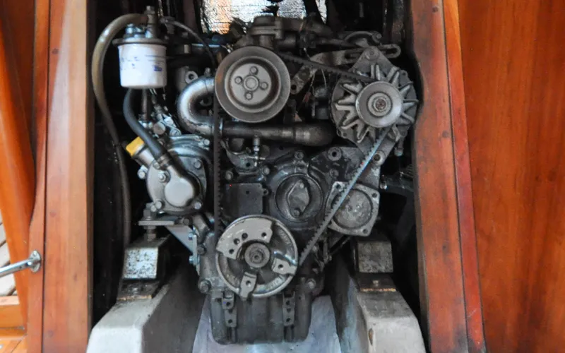 Diamond Yacht Photos Pics Tartan 4100 - Diamond - Engine Compartment