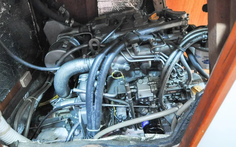 Diamond Yacht Photos Pics Tartan 4100 - Diamond - Engine Compartment