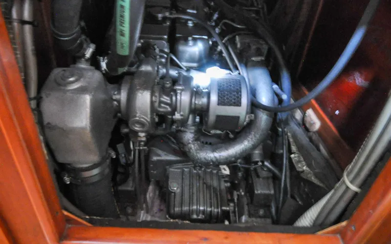 Diamond Yacht Photos Pics Tartan 4100 - Diamond - Engine Compartment