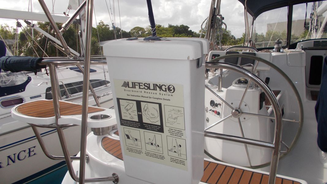 2009 Hunter 49