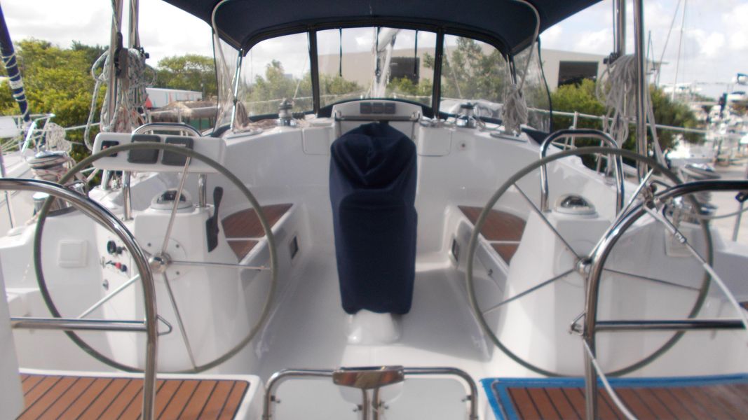 2009 Hunter 49