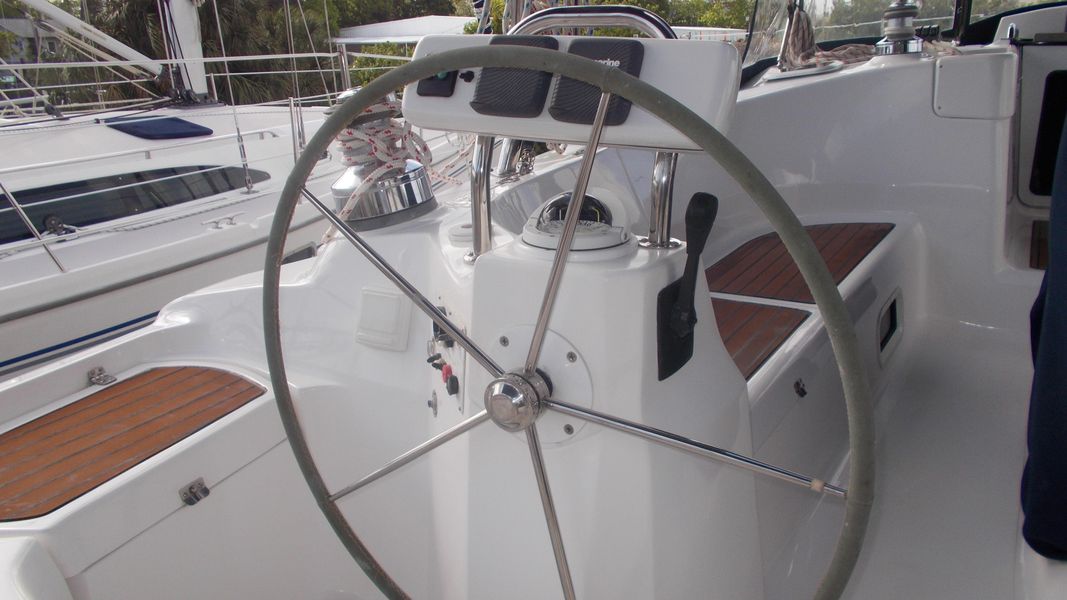 2009 Hunter 49