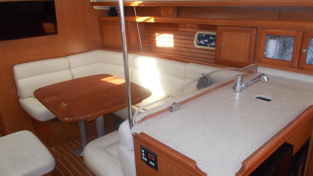2009 Hunter 49