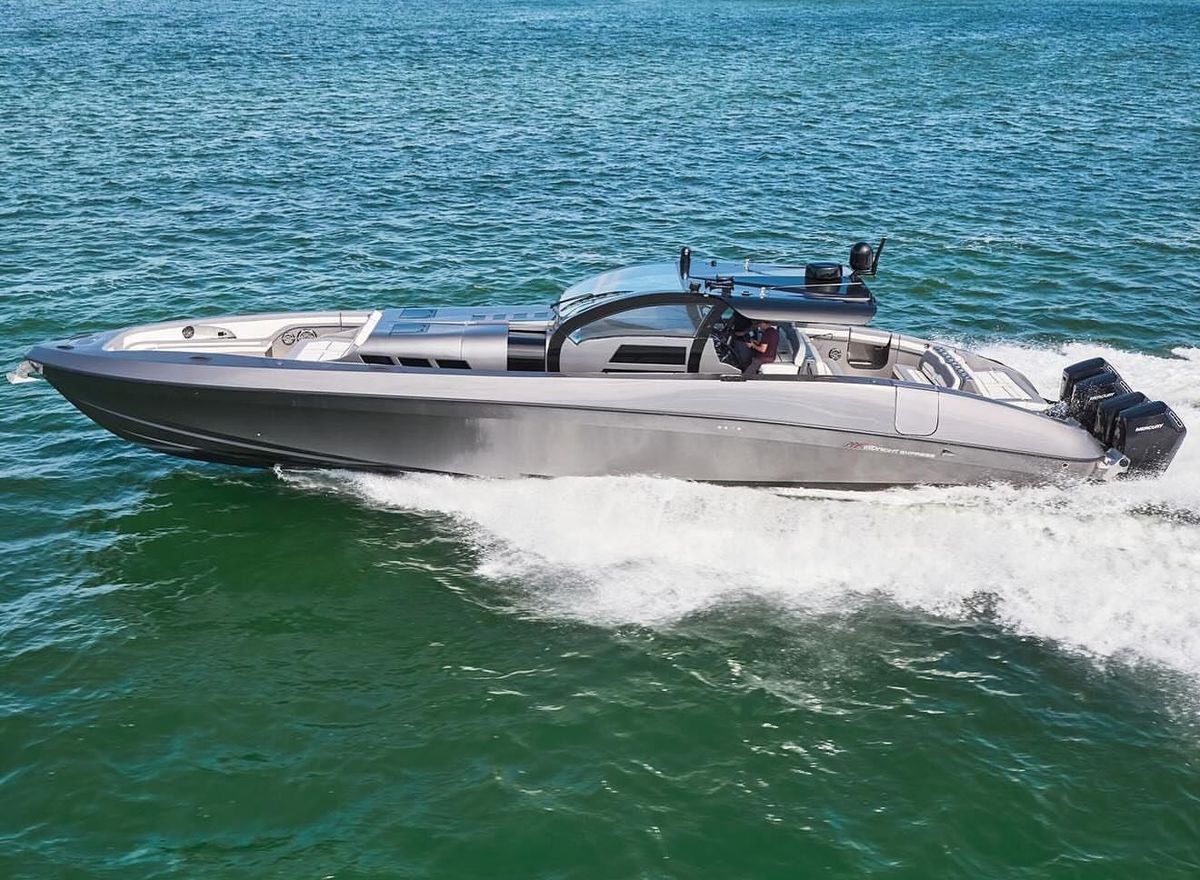 2019 Midnight Express 60 