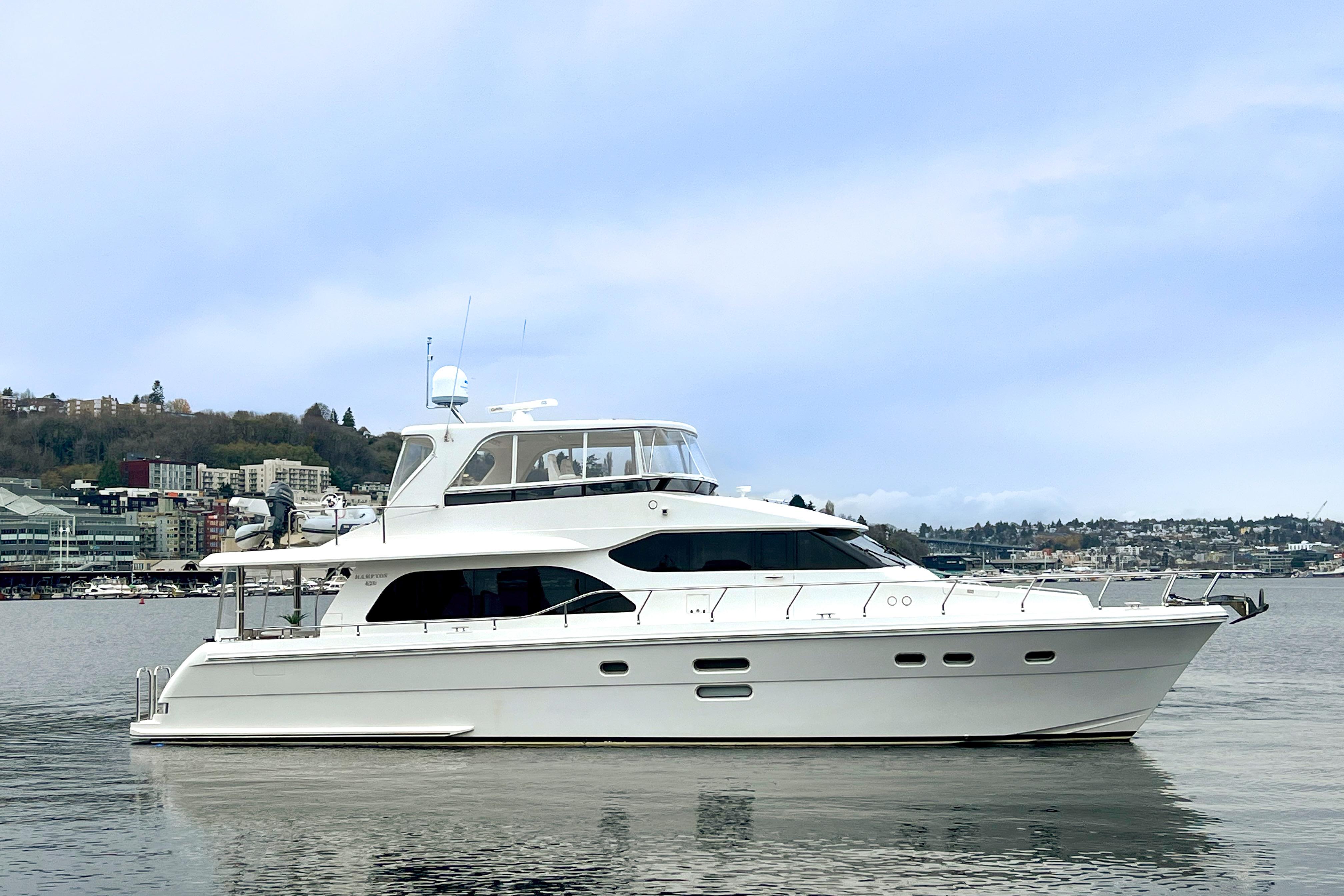 Hampton 620 Pilothouse
