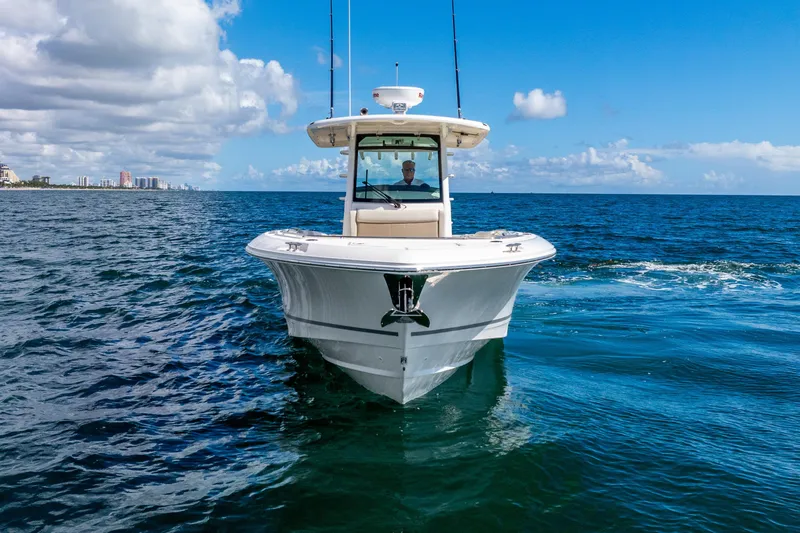 Bwce0715h122 Yacht Photos Pics 2022 Boston Whaler 330 Outrage cruising on open ocean under clear blue sky.