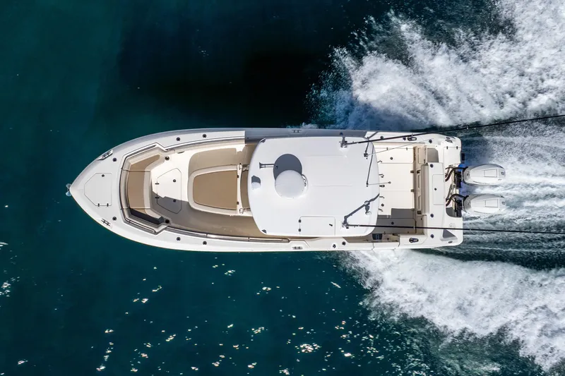 Bwce0715h122 Yacht Photos Pics Top view of 2022 Boston Whaler 330 Outrage cruising on water.