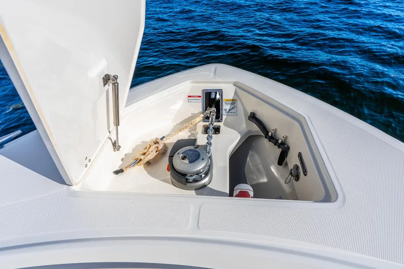 Bwce0715h122 Yacht Photos Pics 2022 Boston Whaler 330 Outrage anchor compartment with chain and rope on open water.