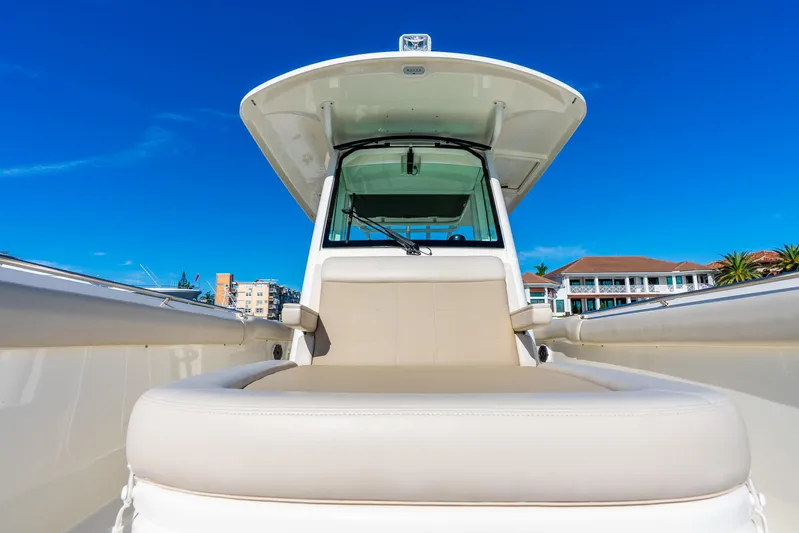 Bwce0715h122 Yacht Photos Pics 2022 Boston Whaler 330 Outrage boat with sleek design, clear blue sky background.