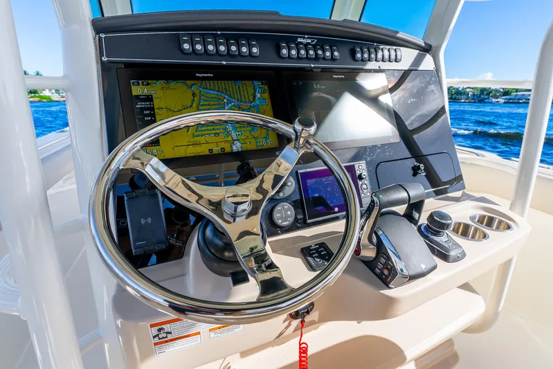 Bwce0715h122 Yacht Photos Pics 2022 Boston Whaler 330 Outrage helm with advanced navigation and control systems.