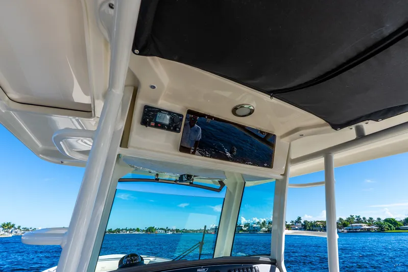Bwce0715h122 Yacht Photos Pics Interior view of 2022 Boston Whaler 330 Outrage boat with navigation equipment.