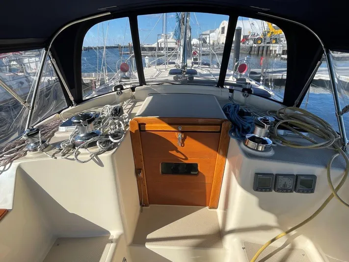 Ocotillo Yacht Photos Pics Electric halyard winch to port