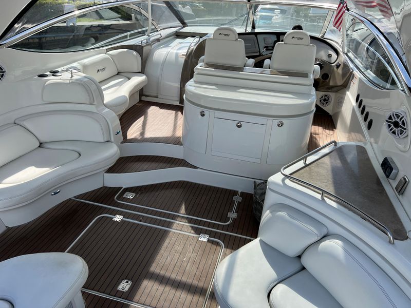 2011 Cruisers Yachts 560 Express