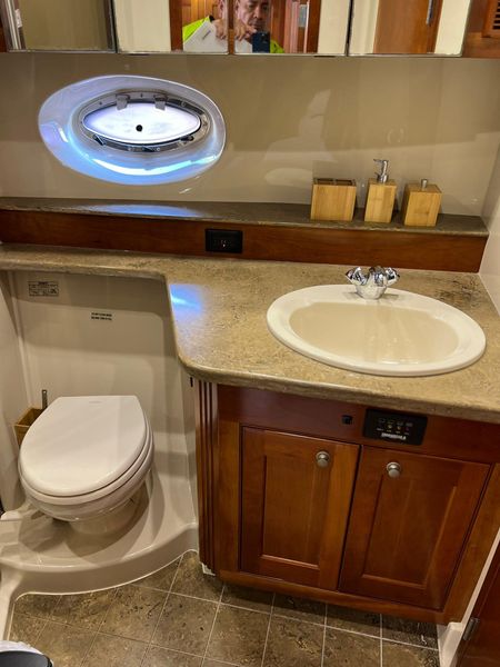 2011 Cruisers Yachts 560 Express