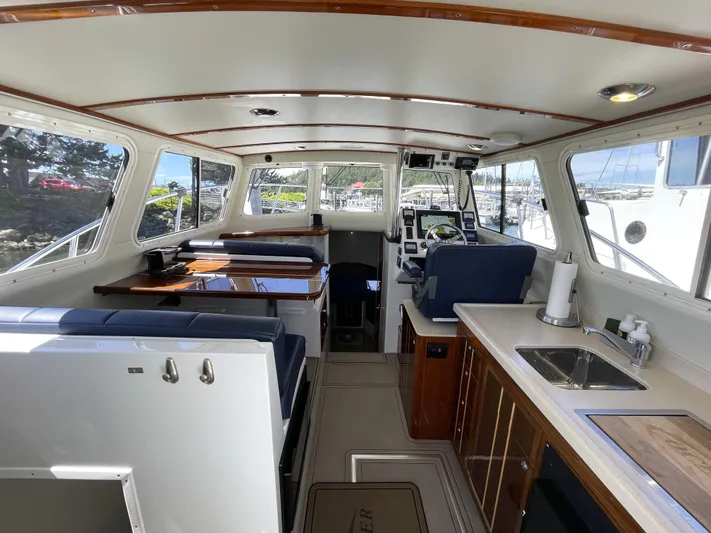 Ocean Roamer Yacht Photos Pics Interior of 2016 Lindell Ocean Roamer boat with seating, table, and helm.