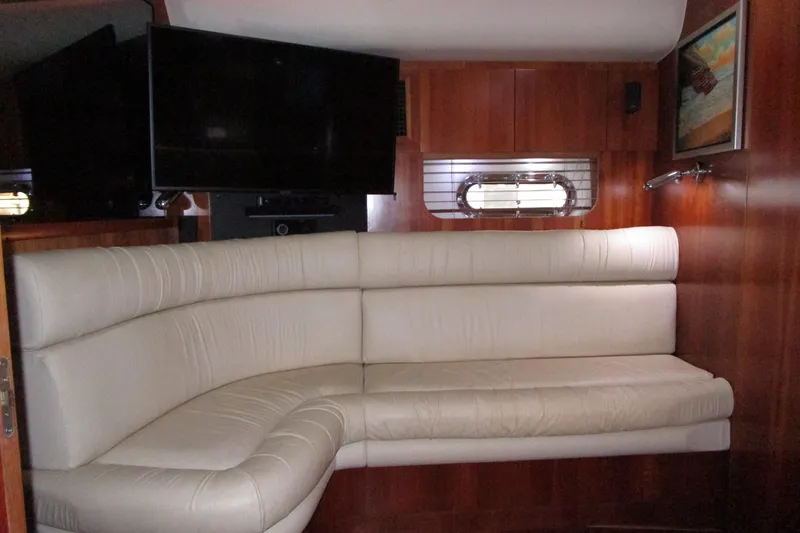 Endless Summer Yacht Photos Pics Starboard side settee