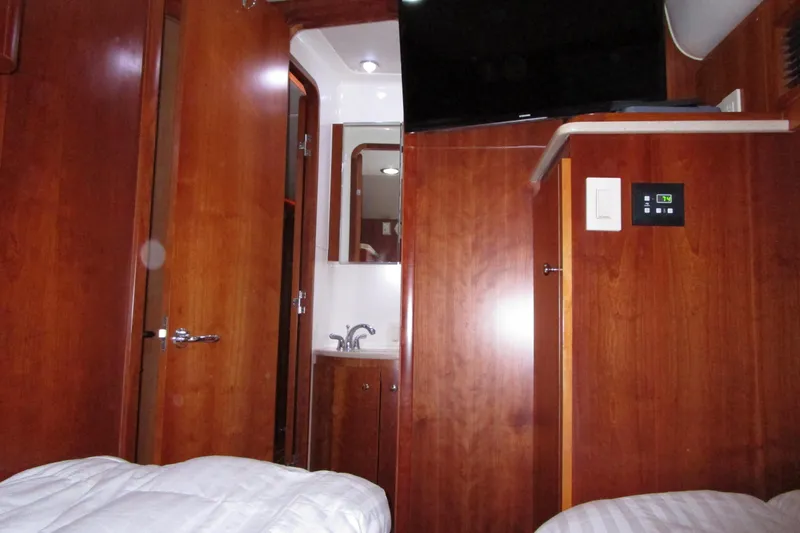 Endless Summer Yacht Photos Pics Guest cabin looking forward