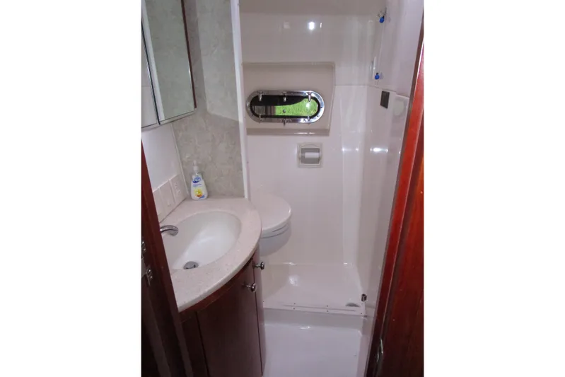 Endless Summer Yacht Photos Pics Guest head