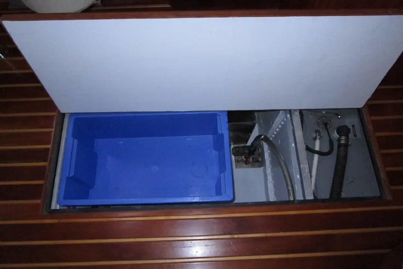 Endless Summer Yacht Photos Pics Forward salon bilge