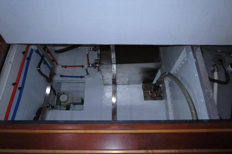 Endless Summer Yacht Photos Pics Forward salon bilge