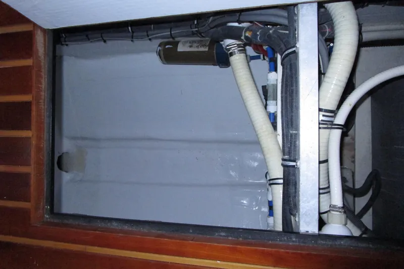 Endless Summer Yacht Photos Pics Aft salon bilge