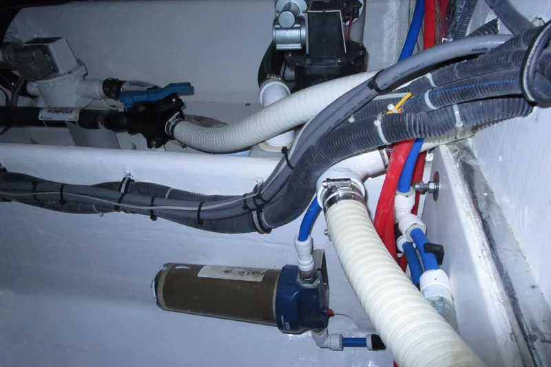 Endless Summer Yacht Photos Pics Aft salon bilge to port